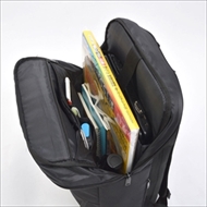 どこでも座れるリュック