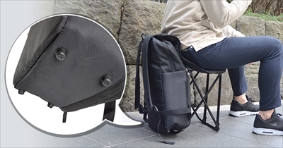 どこでも座れるリュック