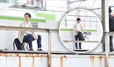 どこでも座れるリュック