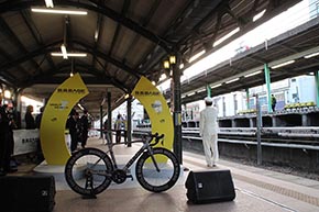 B.B.BASE JR東日本 輪行 サイクリスト 両国