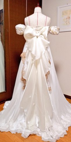 ドレスの背面