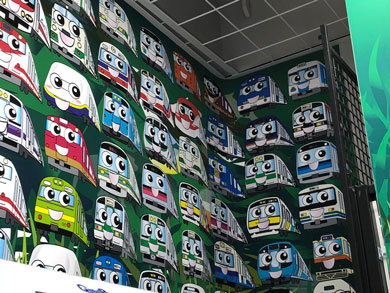 ヨドバシカメラの壁面横