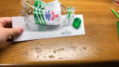 ペットボトル イラスト 色鉛筆 三ツ矢サイダー 本物に見える