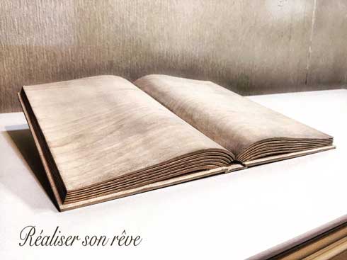 一枚の板 木彫り 洋書 ハンドメイド 家具職人