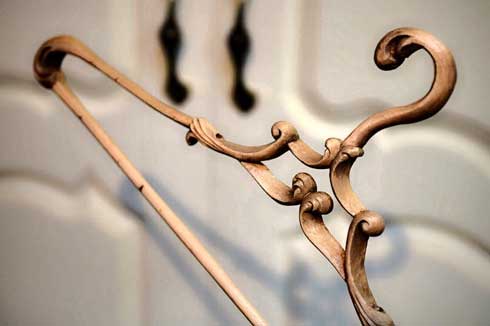 一枚の板 木彫り 洋書 ハンドメイド 家具職人