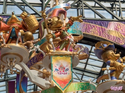 新パレード、小さな世界、チョコクランチでお祝いだ：東京