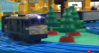 頭にライトが光る