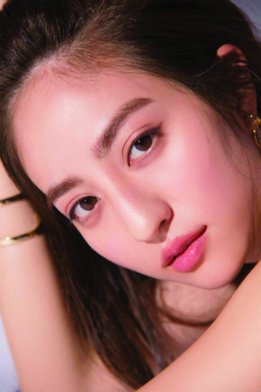 堀田茜 太眉 モデル 女優 CanCam 美顔 小学館 前髪