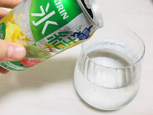 大人のメロンソーダ 氷結 バニラアイス