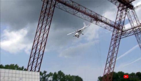 キーーン……ドガァッ！！！　NASAがダミー人形を使った事故実験映像を公開