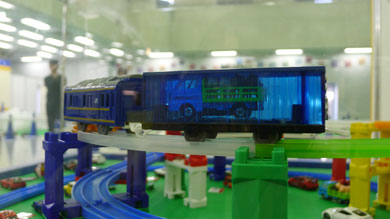 ミニカーを積む貨物