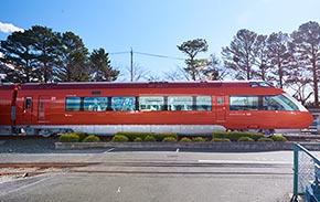 SEからLSEの伝統を受け継ぐ「バーミリオンオレンジ」を基調としたカラーリングを復刻