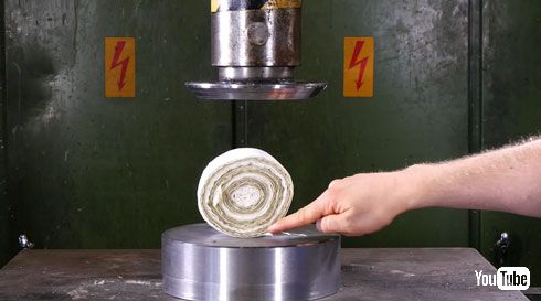 トイレットペーパーで作ったナイフ？　バナナが切れるほど鋭利な仕上がり