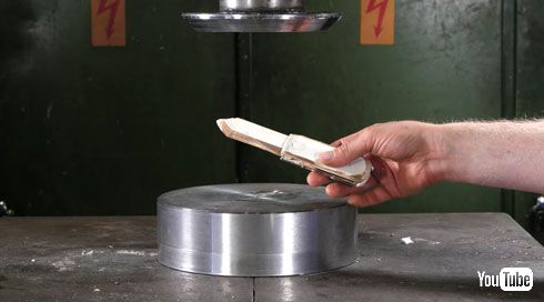 トイレットペーパーで作ったナイフ？　バナナが切れるほど鋭利な仕上がり
