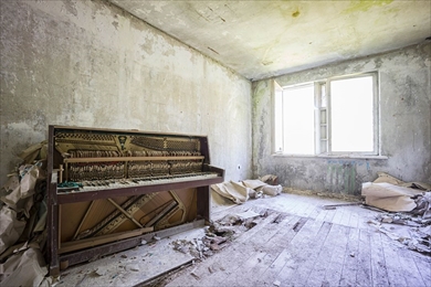 廃墟 ピアノ