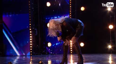 Britain's Got Talent 68歳 おばあちゃん AC/DC 歌