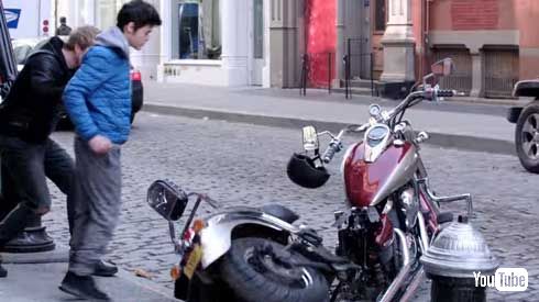 空手 バイク 壊す ドッキリ Cobra Kai