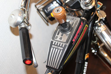 実車のシフトレバー