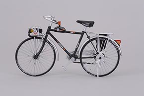 ミニチュアヤングホリデー：左側面（注：最終版ではタイヤのタンポ印刷が右側面のみになります）