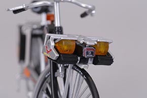 かっこぇぇぇぇ（注：試作サンプルのため、色、ロゴマーク位置などに若干相異があります）