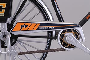 チェーンガードにある小さい「MARUISHI CYCLE」の文字もくっきりと。老眼が進んだオトーサンの肉眼では見えないかも