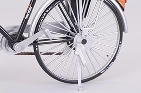 タイヤは着色ですがホントのゴムみたい