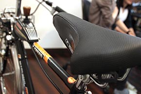 こちらはデッドストックもの。シートも超キレイです