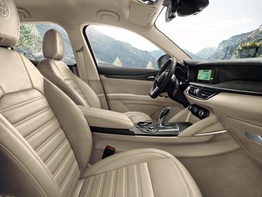 ステルヴィオの内装