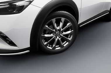 特別仕様車には18インチアルミホイールを装備