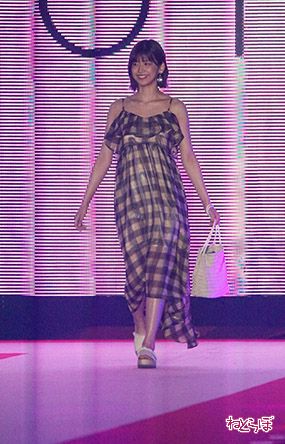 渡邉理佐 GirlsAward 欅坂46