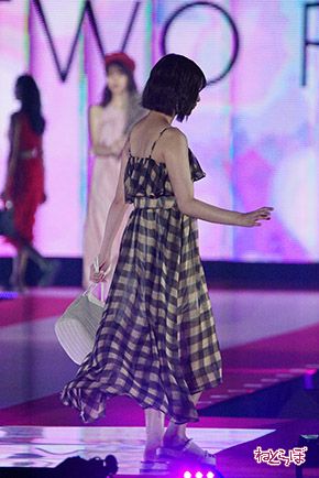 渡邉理佐 GirlsAward 欅坂46