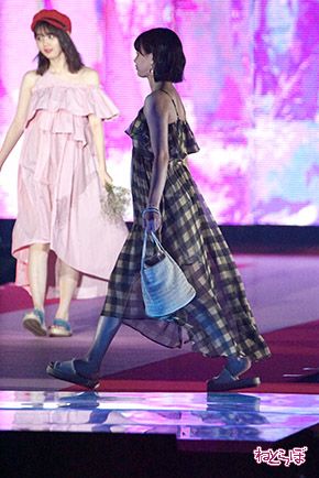 渡邉理佐 GirlsAward 欅坂46