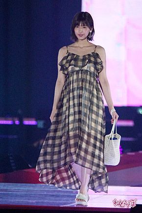 渡邉理佐 GirlsAward 欅坂46