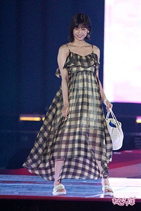 渡邉理佐 GirlsAward 欅坂46