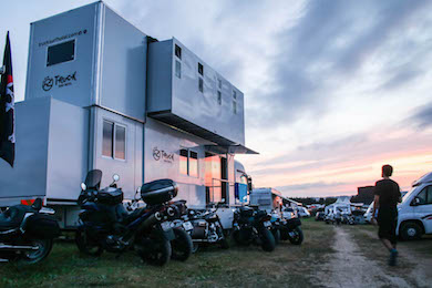 ホテル 海外 TruckSurfHotel