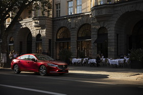 マツダ アテンザ セダン ソウルレッドクリスタルメタリック クリーンディーゼル