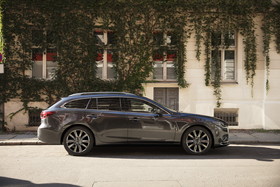 マツダ アテンザ セダン ソウルレッドクリスタルメタリック クリーンディーゼル