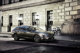 マツダ アテンザ セダン ソウルレッドクリスタルメタリック クリーンディーゼル