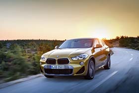 香取慎吾 BMW X2 SUV 六本木 アート