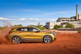 香取慎吾 BMW X2 SUV 六本木 アート