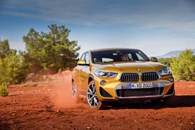 香取慎吾 BMW X2 SUV 六本木 アート