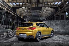 香取慎吾 BMW X2 SUV 六本木 アート