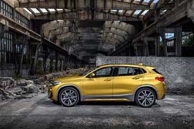 香取慎吾 BMW X2 SUV 六本木 アート