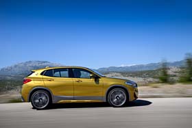 香取慎吾 BMW X2 SUV 六本木 アート
