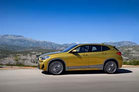 香取慎吾 BMW X2 SUV 六本木 アート