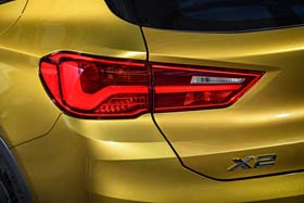 香取慎吾 BMW X2 SUV 六本木 アート