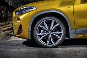 香取慎吾 BMW X2 SUV 六本木 アート