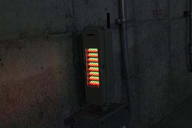 誘導灯。遠隔操作で一括制御が可能になっているそうだ