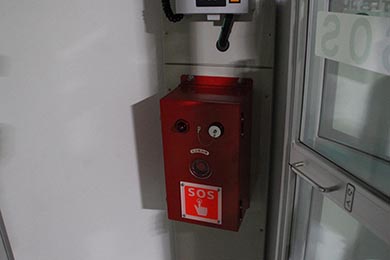 電話機の下には火災報知器も装備