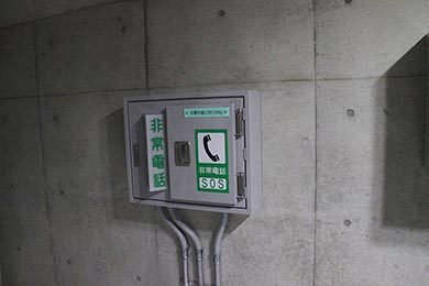 非常電話機はここにもある。「外環外回り38.59キロポスト」と位置が示してある